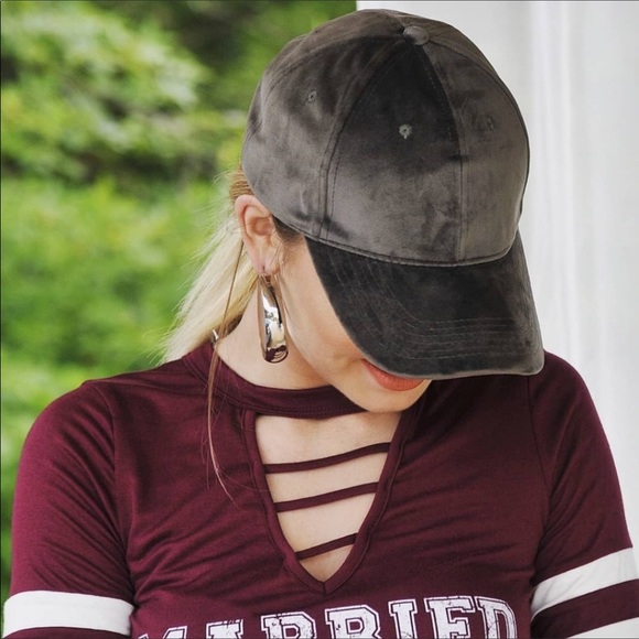 Accessories - 🎉HOST PICK🎉Velvet Baseball Cap